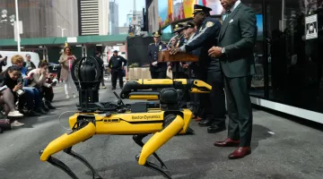 Η αστυνομία της Νέας Υόρκης ενισχύει τις δυνάμεις της με τη χρήση ρομπότ.
