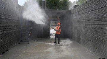 Τα σχολεία της Ουκρανίας έχουν υποστεί μεγάλες ζημιές και υπάρχει μια εντυπωσιακή λύση που έρχεται (Εικόνα: AFP)