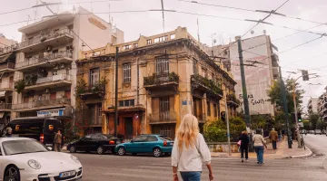 Η όψη της παλαιότερης πολυκατοικίας της Αθήνας