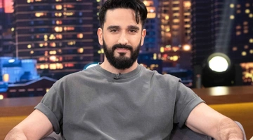 Ο Διονύσης Ατζαράκης στο πλατό του The 2Night Show