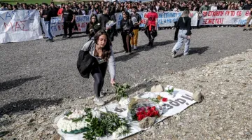 Συγκέντρωση φοιτητών στο σημείο του δυστυχήματος στα Τέμπη