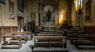 Εγκαταλελειμμένη εκκλησία