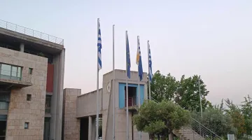 Αφαιρεμένη σημαία του ΠΑΟΚ από το Δημαρχείο