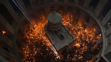 Ο Πανάγιος Τάφος στην Ιερουσαλήμ κατά την τελετή Αφής του Αγίου Φωτός