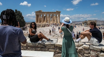 Τουρίστες στην Ακρόπολη