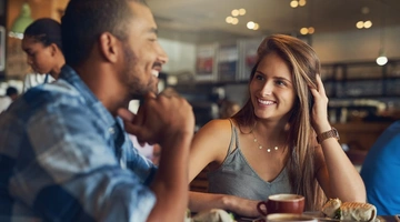 Ζευγάρι σε καφέ