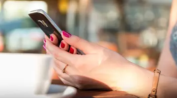 Απενεργοποιήστε με απλά βήματα τη δυνατότητα του κινητού σας να σας ακούει.