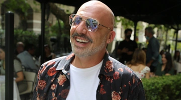 Ο Νίκος Μουτσινάς επιστρέφει στον Alpha