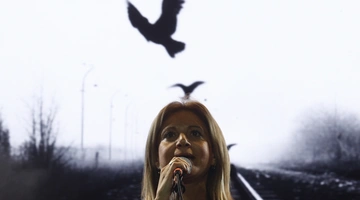 Η Μαρία Καρυστιανού στη συναυλία για τα Τέμπη