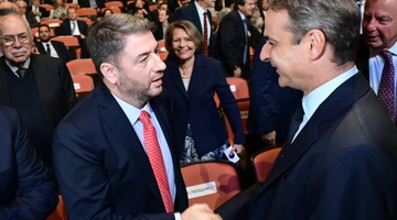 Ο Κυριάκος Μητσοτάκης και ο Νίκος Ανδρουλάκης