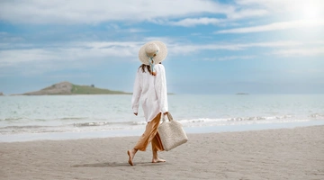 γυναικα παραλια