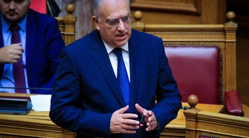 Ο Τάκης Θεοδωρικάκος στη Βουλή