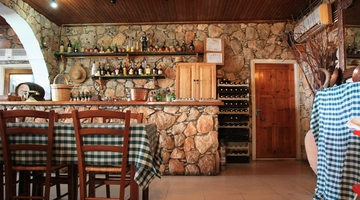 Κουτούκια και ταβέρνες που θυμίζουν παλιά Αθήνα