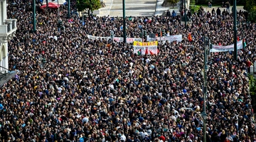 Μεγάλη συγκέντρωση στο Σύνταγμα για τα Τέμπη