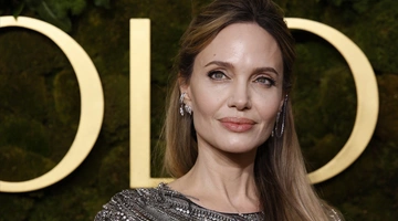 Τα συγκινητικά λόγια της Τζολί για τη μητέρα της
