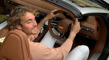 Στέφανος Τσιτσιπάς: Εμφανίστηκε με Aston Martin στο Μόντε Κάρλο και προκάλεσε αντιδράσεις