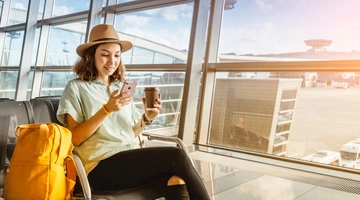 Η ρύθμιση που πρέπει να αλλάξετε στο κινητό για να μην χρεωθείτε όταν ταξιδεύετε