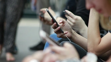 Άνθρωποι στο κινητό