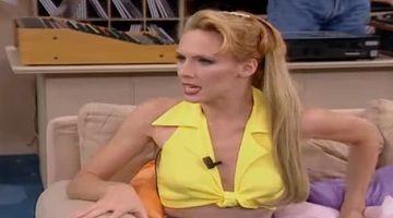 Δύο Ξένοι Εβελίνα Παπούλια