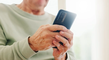 άντρας με κινητό