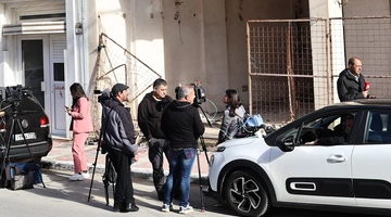 Τηλεοπτικά συνεργεία στον τόπο του τροχαίου στην Αρτέμιδα