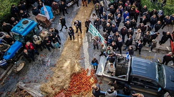 Οι αγρότες στα μπλόκα