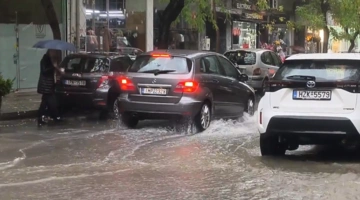 Δρόμοι πλημμυρισμένοι από τις τελευταίες βροχές στην Αθήνα