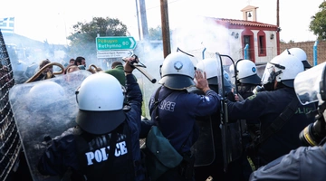 Σύγκρουση αγροτών με ΜΑΤ