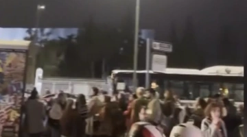 Xάος έξω από σταθμό του Μετρό