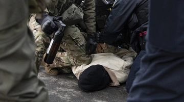 Βίαιη καταστολή διαδηλωτών από την ICE