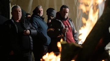 Αγρότες στο μπλόκο της Νίκαιας