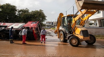 Καταστροφές από την κακοκαιρία στη Βάρη