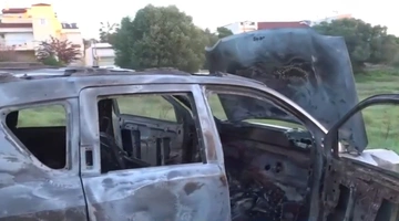 Στις φλόγες τυλίχτηκαν τα ξημερώματα τρία αυτοκίνητα στις Αχαρνές