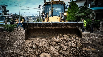 Εργασίες για την αποκατάσταση των ζημιών στη Γλυφάδα