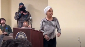 Η αντίδραση της Ιλχάν Όμαρ μετά την επίθεση