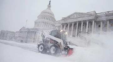 Εκχιονιστικό έξω από το Καπιτώλιο των ΗΠΑ