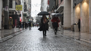 Βροχόπτωση στο κέντρο της Αθήνας