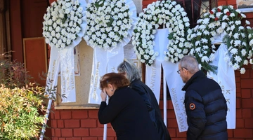 Η κηδεία 45χρονης Ελένης που σκοτώθηκε στη φωτιά στη Βιολάντα