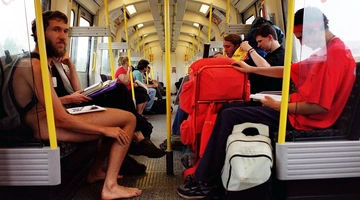 Γυμνός άντρας στο μετρό του Λονδίνου