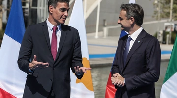 Ο Κυριάκος Μητσοτάκης με τον Πέδρο Σάντσεθ