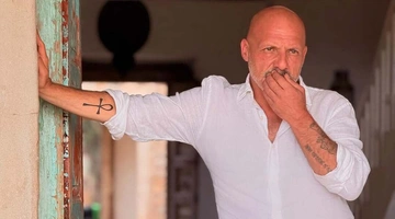 Νίκος Μουτσινάς