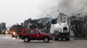 Φωτιά σε μπισκοτοβιομηχανία στα Τρίκαλα 