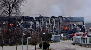 Φωτιά σε μπισκοτοβιομηχανία στα Τρίκαλα 