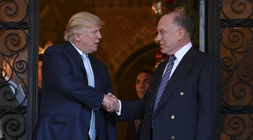 Ο Λόντερ με τον Τραμπ στην έπαυλη του προέδρου στο Μαρ-α-Λάγκο