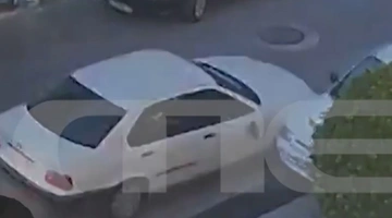 παρεσυρε αυτοκίνητα