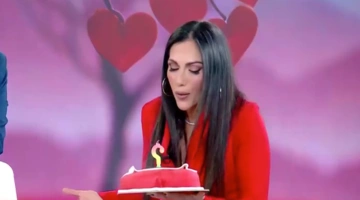 Η Ανθή Βούλγαρη σβήνει το κεράκι της