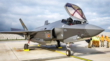 Ένα Lockheed Martin F-35A Lightning II σε στρατιωτική βάση του Βελγίου