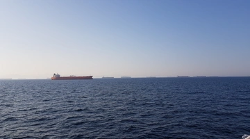 Φορτηγά πλοία στα Στενά του Ορμούζ