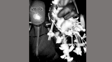 Δημοσιεύτηκαν εικόνες υπόπτου έξω από το σπίτι της Νάνσι Γκάρθι