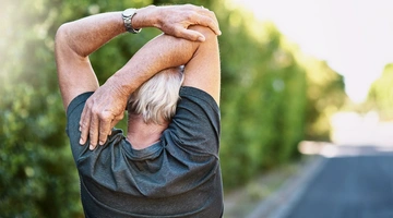 Ηλικιωμένος αθλείται